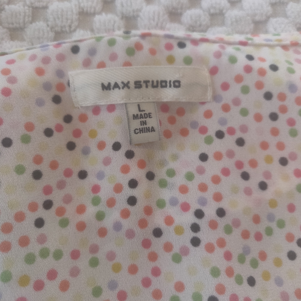 Sleeveless Ruffled Shirt - Picture 2 of 3